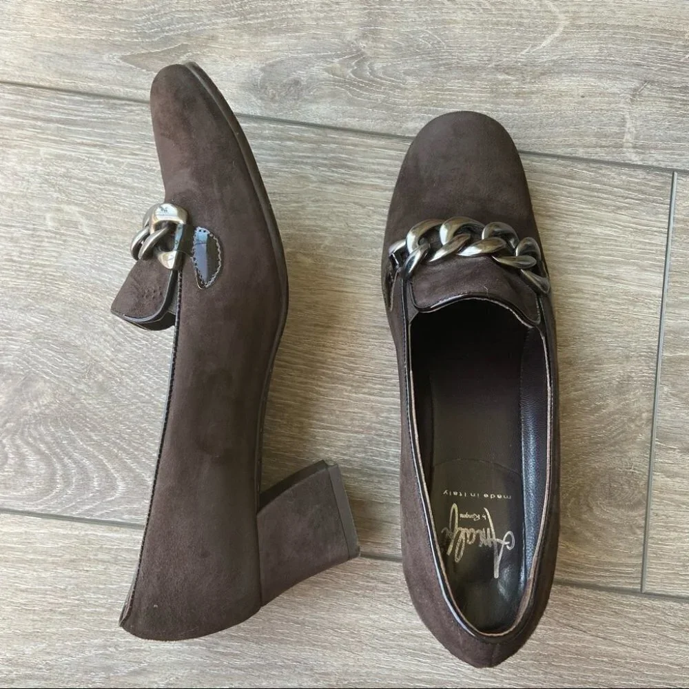 AMALFI BY RANGONI Serge Chain Suede Loafer Pump - Picture 1 of 11